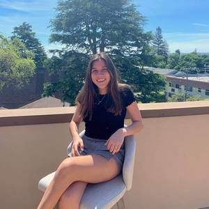 Meet your Posher, Monica